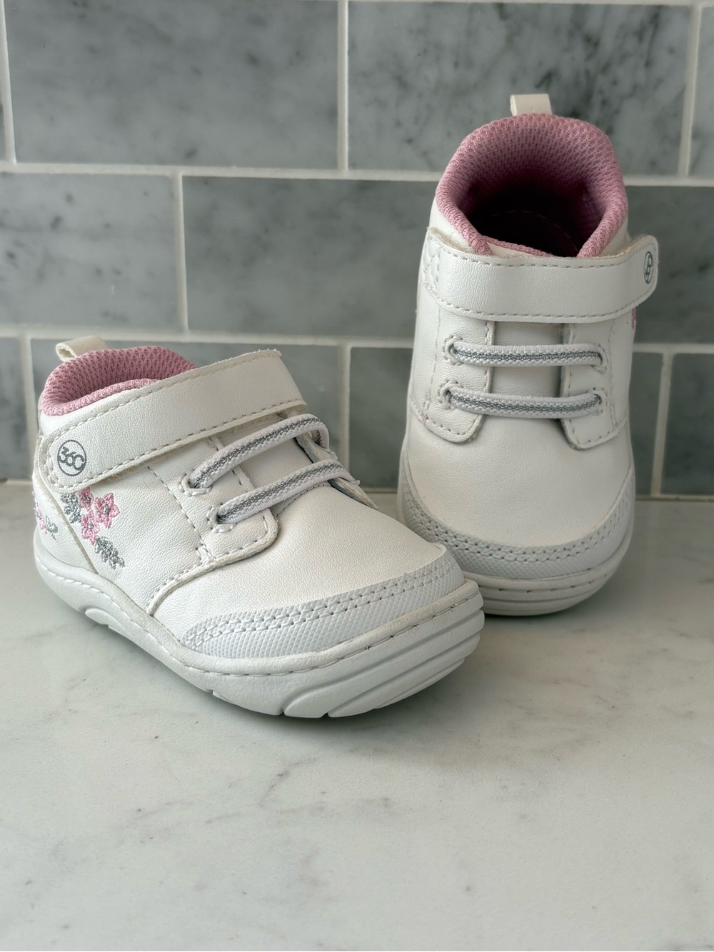 Stride Rite 360 Taye Sneaker - Picture 2 of 9